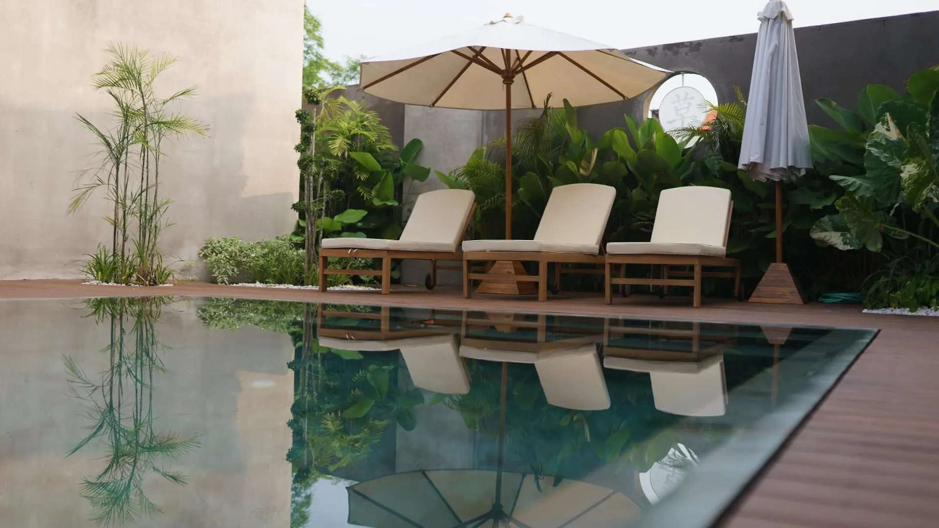 Designer Luxe Pool & Garden Villa! Rooftop, Ricefields, Beach 10Mins - Canggu Seminyak