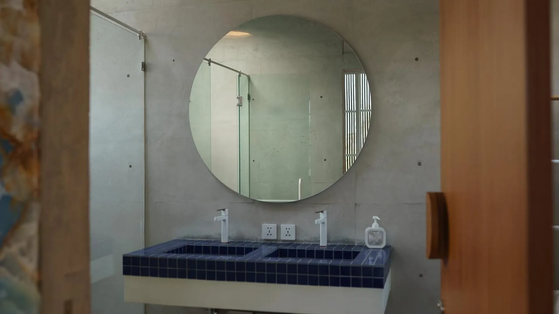 Designer Luxe Pool & Garden Villa! Rooftop, Ricefields, Beach 10Mins - Canggu Seminyak Villa