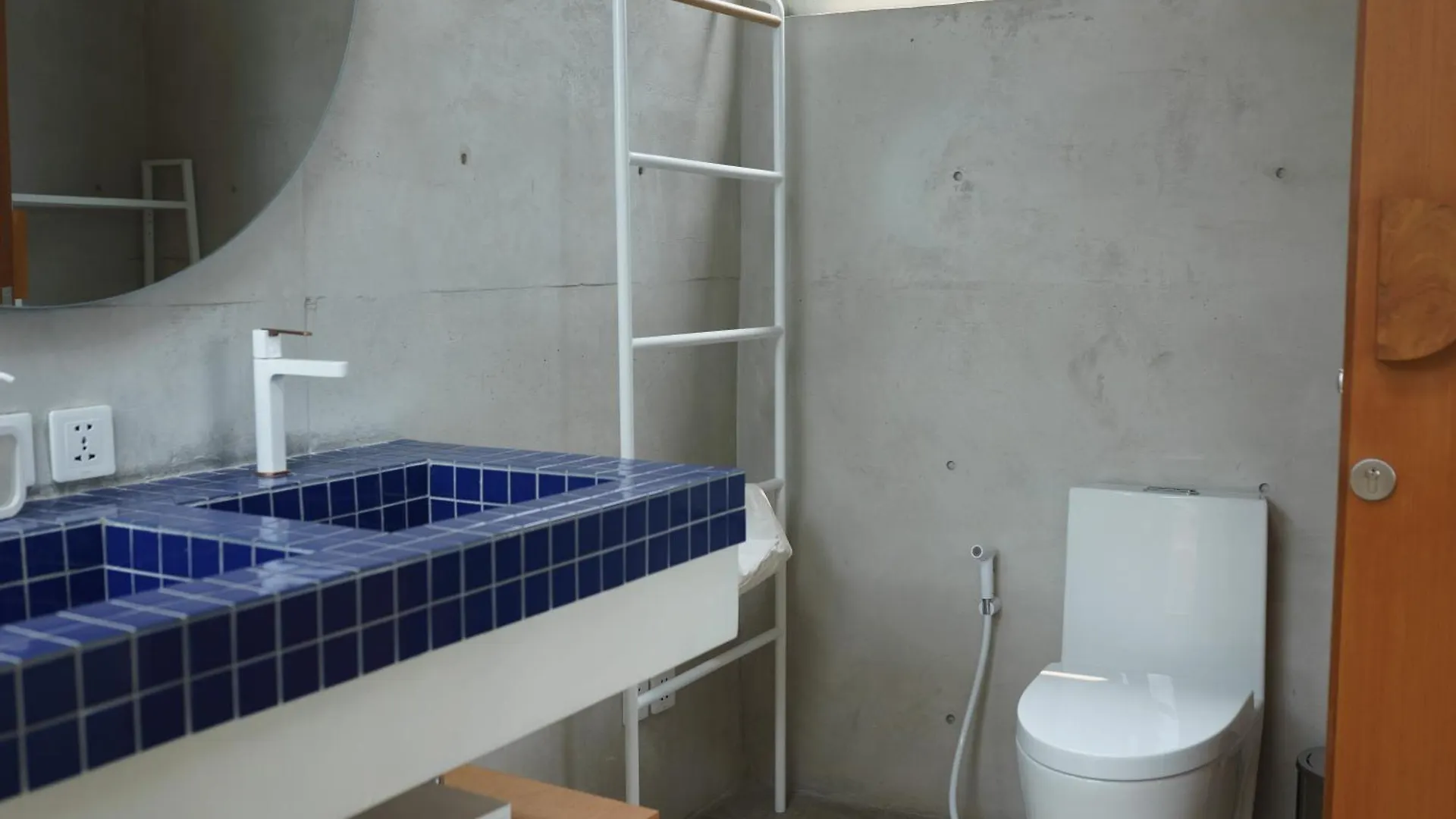 Designer Luxe Pool & Garden Villa! Rooftop, Ricefields, Beach 10Mins - Canggu Seminyak